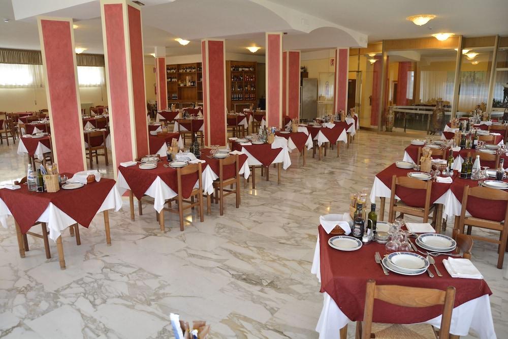 Hotel Reali Chianciano Terme Exterior photo