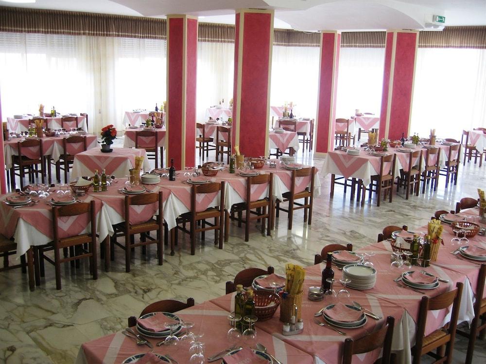 Hotel Reali Chianciano Terme Exterior photo